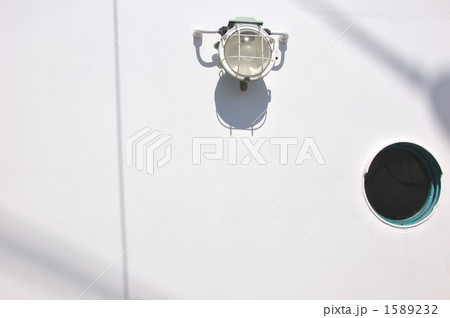 帆船の丸窓とライト 1589232