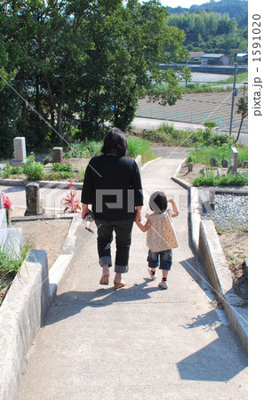 親子で墓参り 親子で墓参り 1591020