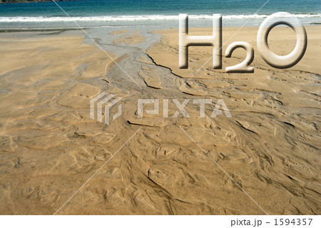 海岸と浮き文字（H2O） 1594357