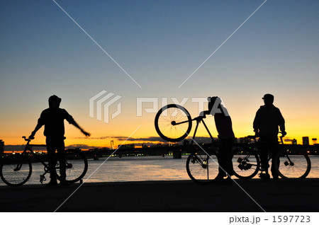 絶景の海と大好きな自転車と友人 1597723