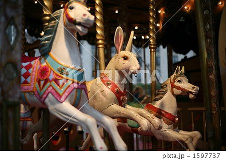 うさぎのメリーゴーランドの写真素材 [1597737] - PIXTA