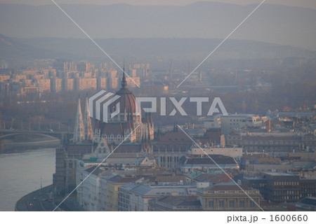 朝焼けの国会議事堂 1600660