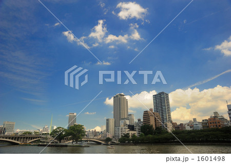 中之島公園と大阪都市風景 1601498