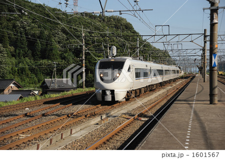 北陸本線近江塩津駅通過の特急しらさぎ683系 1601567