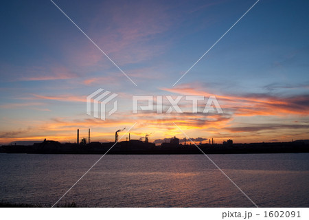 夕暮れの工場地帯 1602091