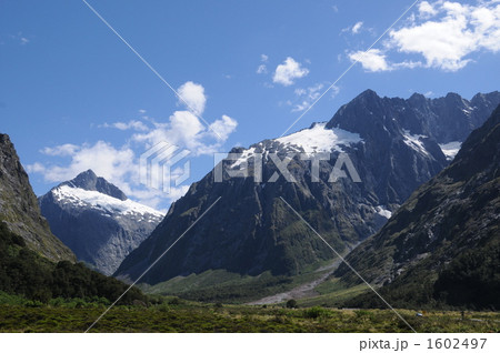 世界遺産ミルフォードに向かう山並み 1602497