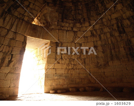 世界遺産「ミケーネとティリンスの 古代遺跡群」の「ミケーネ遺跡のアトレウスの宝庫」（ギリシャ） 1603629