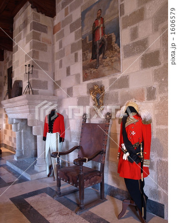 世界遺産 ロードス島の中世都市 の 騎士団長 グランドマスター の宮殿内部の軍服の展示 ギリシャ の写真素材
