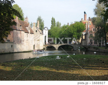 川辺の公園 1608927