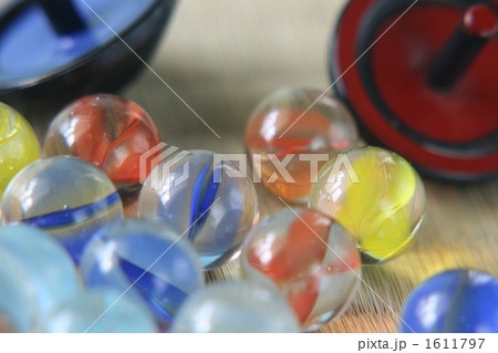 こまとビー玉 1611797