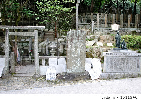坂本龍馬・中岡慎太郎の墓と銅像 1611946