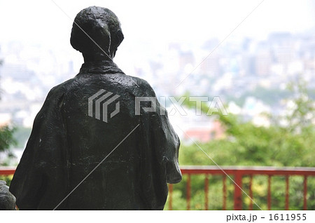 京都を見守る坂本龍馬 1611955
