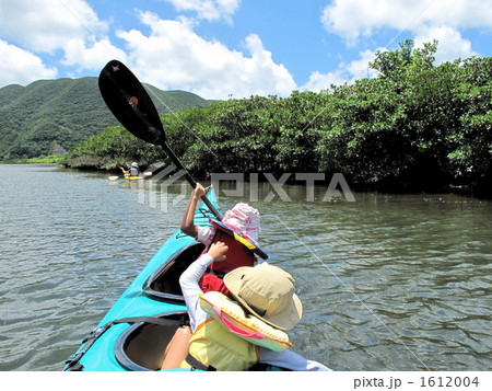 夏休みにカヌーで冒険 1612004