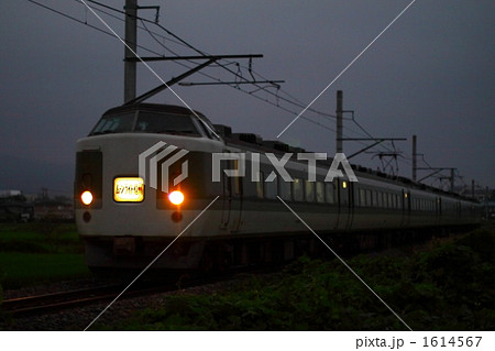 1614567