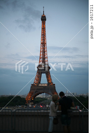 日暮れのエッフェル塔（仏　La tour Eiffel） 1617211