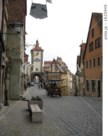 ドイツの都市でよく目につく飾り看板 1620949