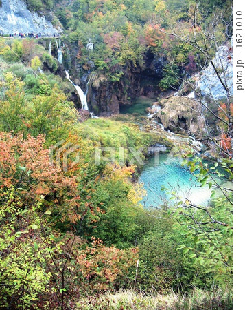 クロアチア　世界遺産　秋のプリトヴィッツェ湖群国立公園 1621010