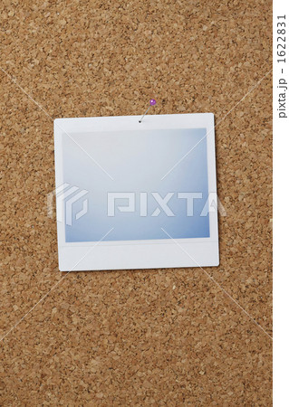 コルクボードと写真 1622831