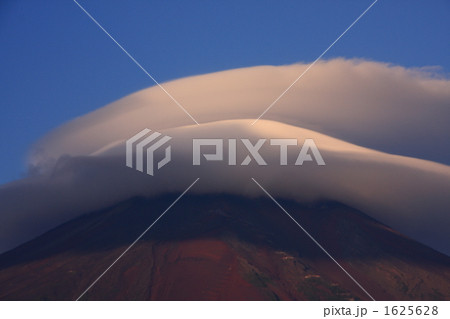 富士に掛かる笠雲 1625628