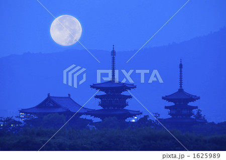 薬師寺と月の合成 1625989