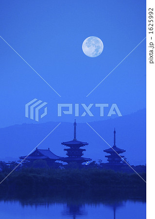 薬師寺と月の合成 1625992