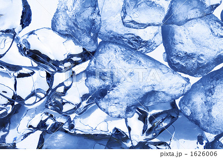 氷の透過光の写真素材