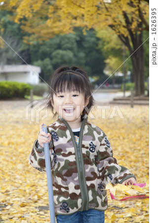 落ち葉掃き 1626395