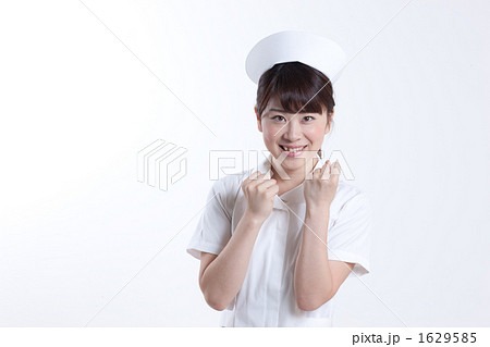 ガッツポーズをする女性看護士 ガッツポーズをする女性看護士 1629585