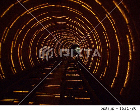 海底トンネルを走る観光鉄道トンネルのイルミネーションの写真素材