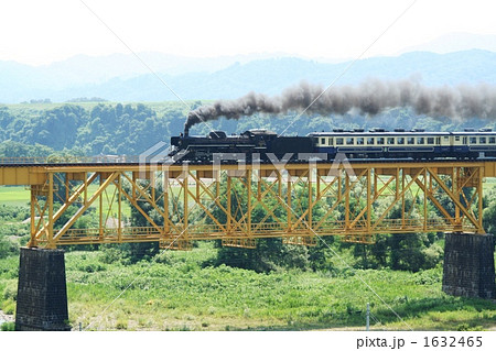 鉄橋を渡るＣ５７１８０ 1632465