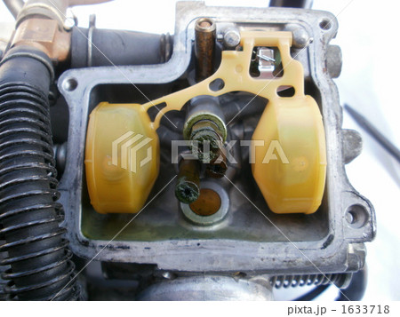 バイクのキャブレター内部 1633718