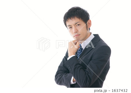 悩むビジネスマン 1637432