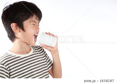 糸電話で話す子供 1638287
