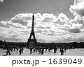 エッフェル塔　モノクロ 1639049