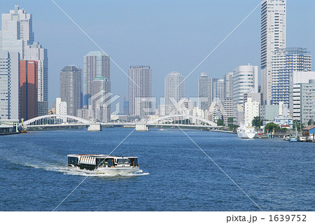勝どき橋と水上バス 1639752