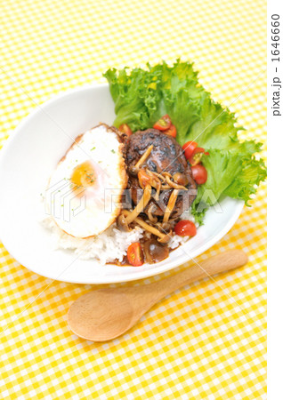 カフェメニューで人気のロコモコ丼。 カフェメニューで人気のロコモコ丼。 1646660
