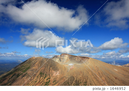 雌阿寒岳と雲 1646952