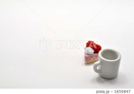 マグカップと手作り手芸ショートケーキ 1650847