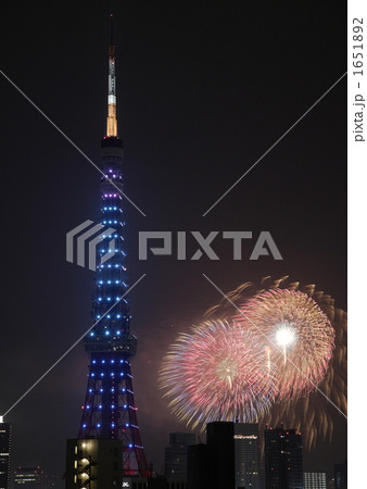 2010年東京湾花火大会と東京タワー 1651892