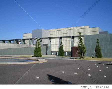 豊田市美術館　エントランス前広場より 1652148