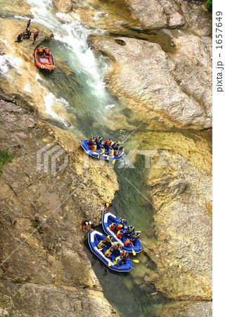 岩場のラフィティング 1657649