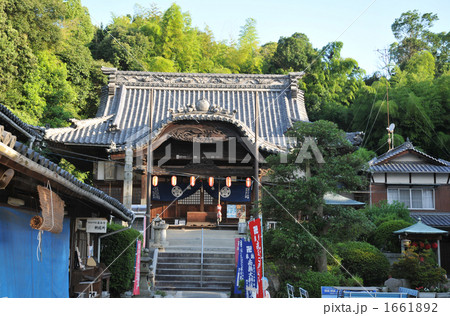 【四国八十八ヶ所】第五十四番　延命寺　夏の朝の本堂　愛媛県今治市 1661892