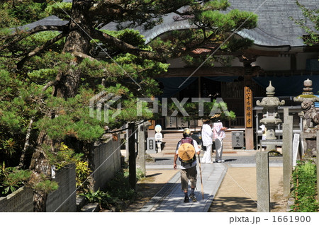 【四国八十八ヶ所】第六十番　横峰寺　賑わう夏の山寺　愛媛県西条市 1661900