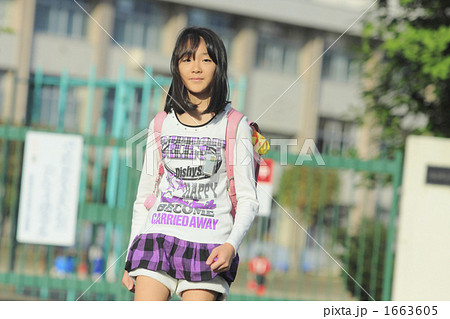 小学生Twitterパンチラ 綾藤あや（WT☆Egret）、ローアングルからのパンチラ直前・美脚 ...