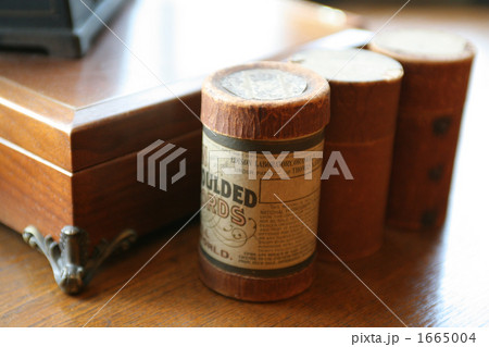 エジソンが発明した蓄音機の蝋管 1665004