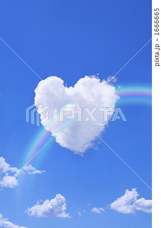 ハート 虹 雲の写真素材