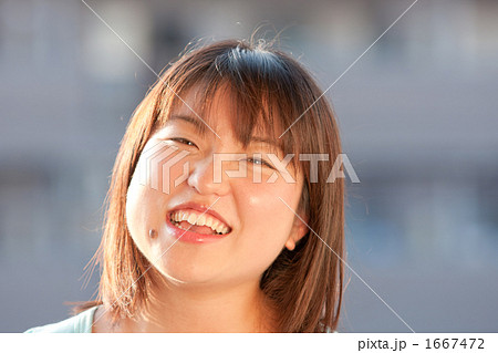 笑顔の女子大生 1667472
