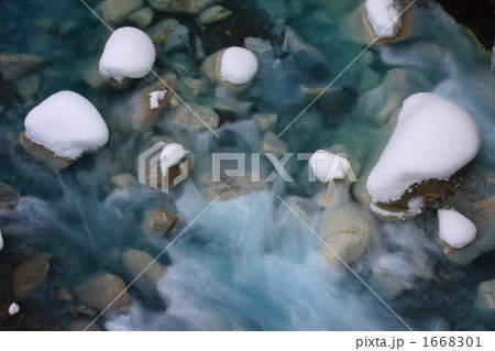 青い流れ 1668301