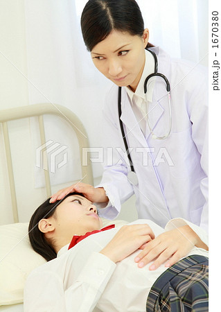 保健室で 保健室で 1670380