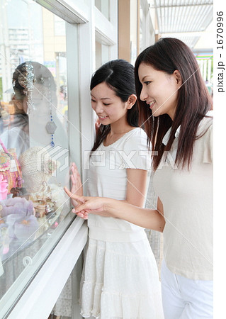 ウィンドウショッピング 1670996